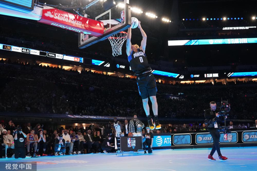 中脱颖而出 中脱颖而出